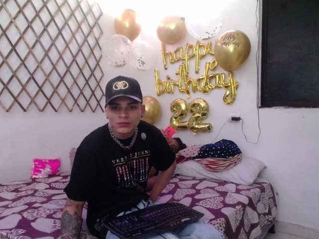 Live sex webcam photo for AngelAnMonicA #269710784