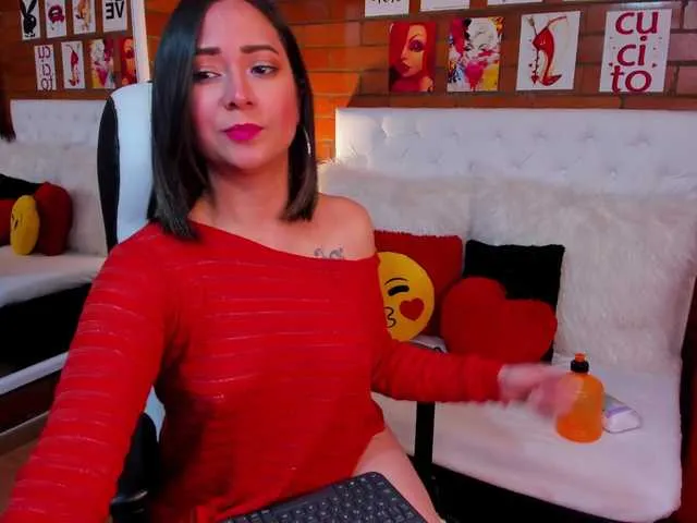 Live sex webcam photo for Tinadirosso #269710910