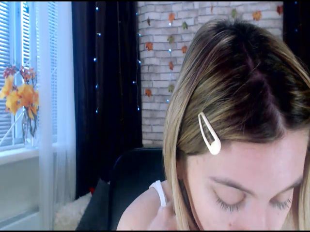 Live sex webcam photo for CumMeaRiver #269711356