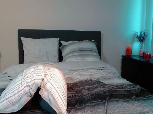 Live sex webcam photo for SweetOne_4u #269721455