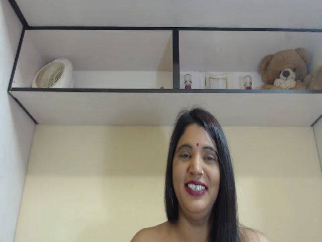 Live sex webcam photo for Indianrose1 #269713138