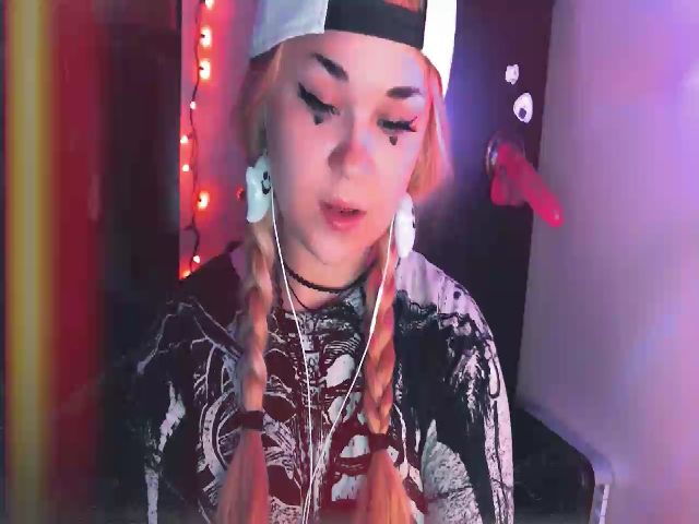 Live sex webcam photo for LilyWhite710 #269708578