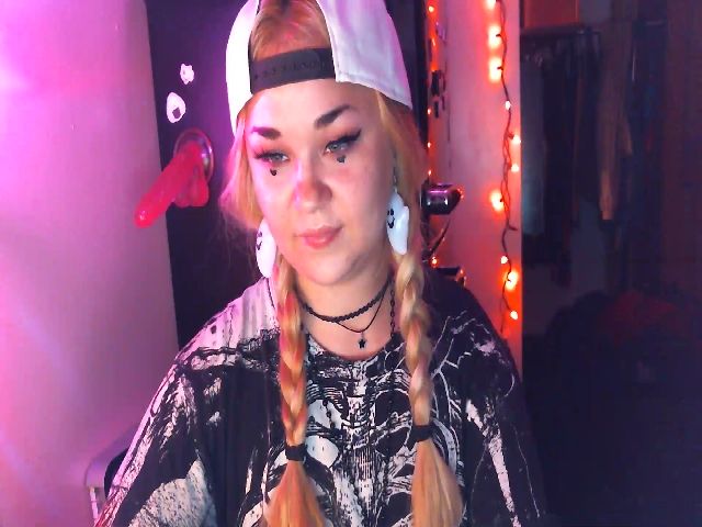 Live sex webcam photo for LilyWhite710 #269708971