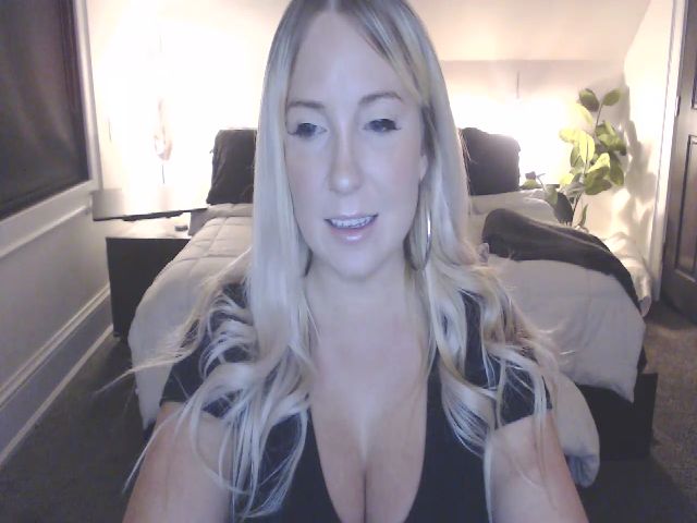 Live sex webcam photo for GoddessScarx #269707012