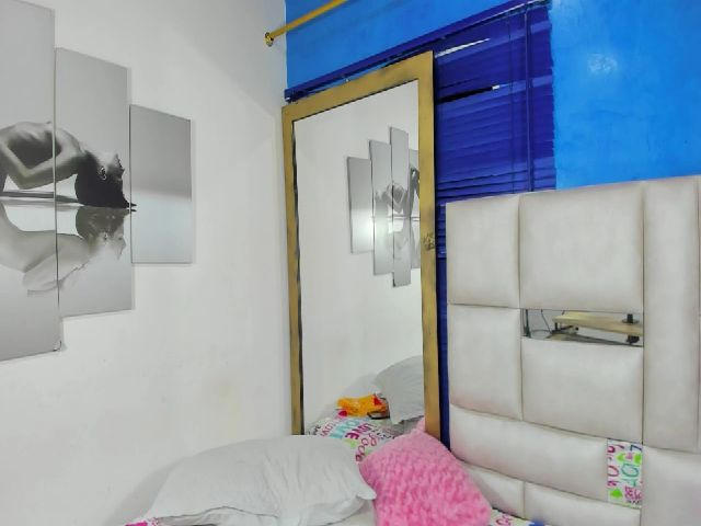 Live sex webcam photo for Scarlet_corte #269708553