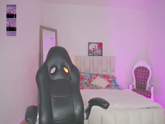 Live sex webcam photo for Karina_V #269709446