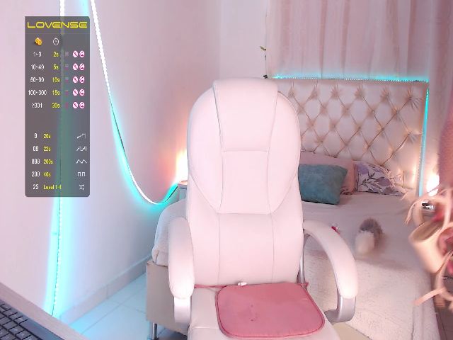 Live sex webcam photo for RubiJasper #269718284