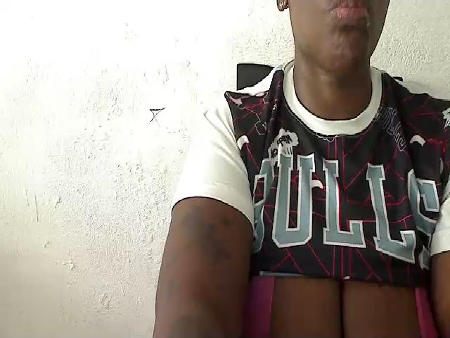 Live sex webcam photo for Assbigxhot9 #269718154