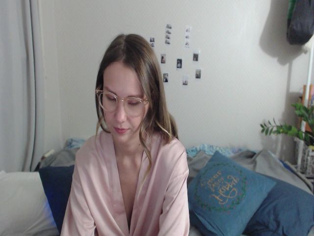 Live sex webcam photo for KieraBrauer #269717482