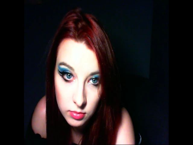 Live sex webcam photo for VirginLuna18 #269722997