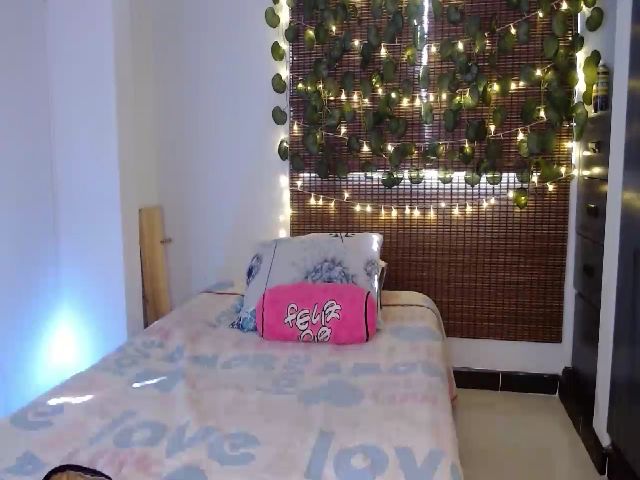 Live sex webcam photo for Luna__sparkly #269715707