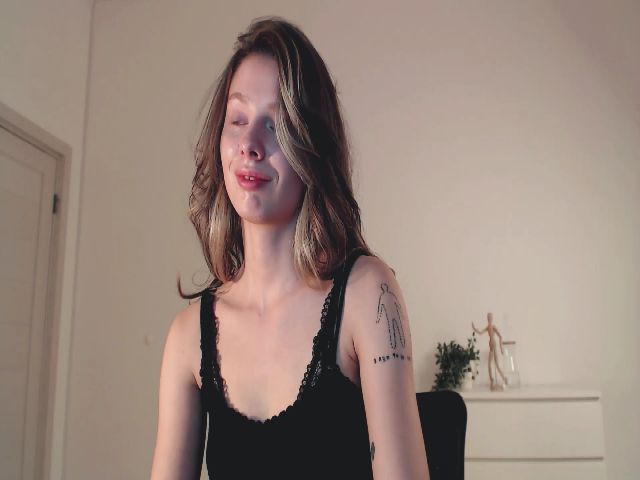 Live sex webcam photo for MelodyKeyy #269724611