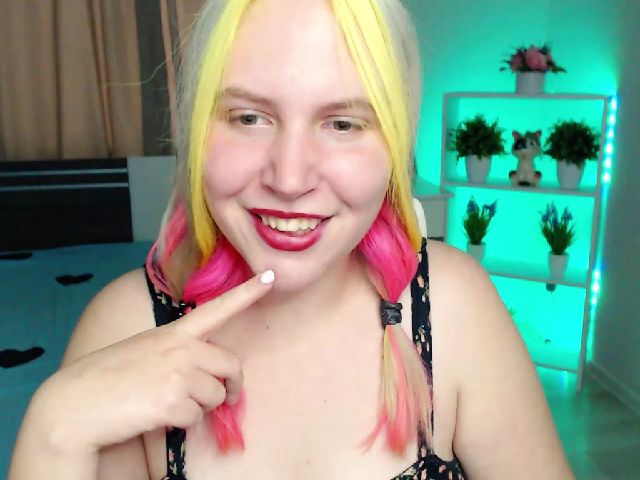 Live sex webcam photo for SweetnessLucy #269716173