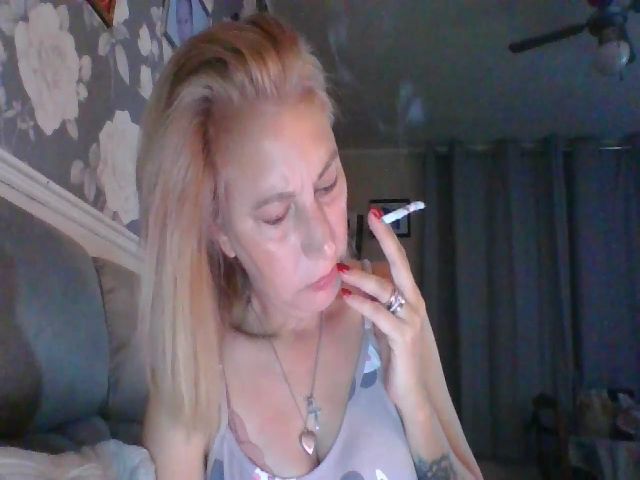 Live sex webcam photo for XxMommaKxX #269722934