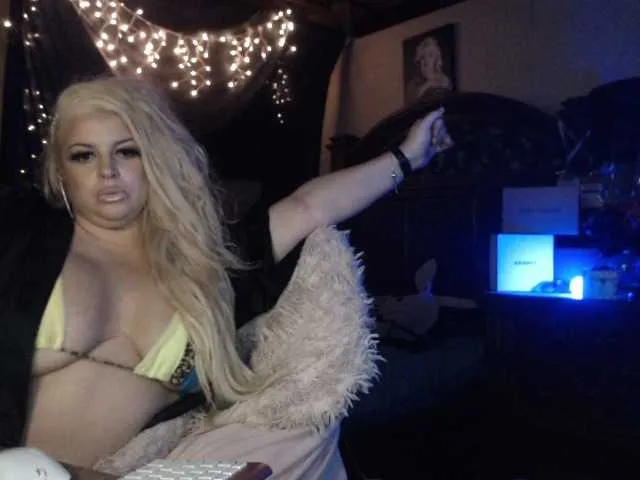 Live sex webcam photo for xtinastar #269704836