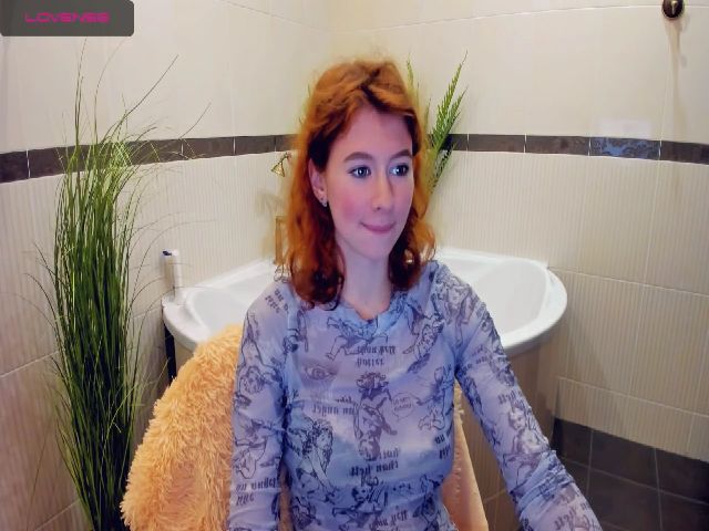 Live sex webcam photo for LillianCurly #269707010