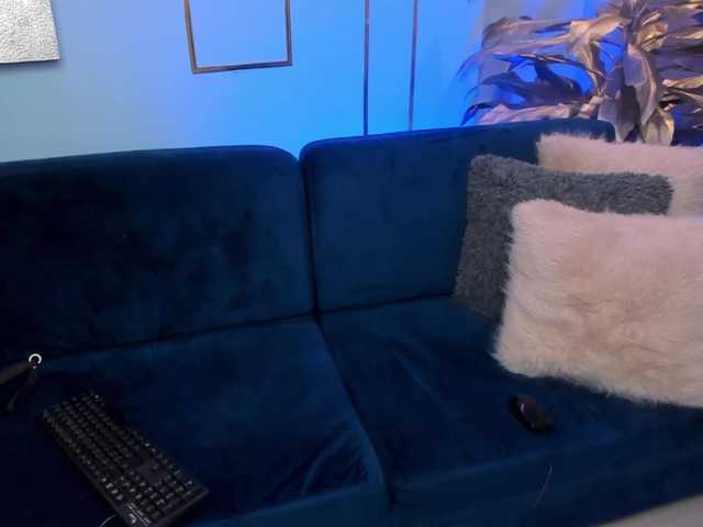 Live sex webcam photo for LillyRoses #269719768