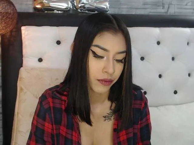 Live sex webcam photo for RoseClinton #269710552