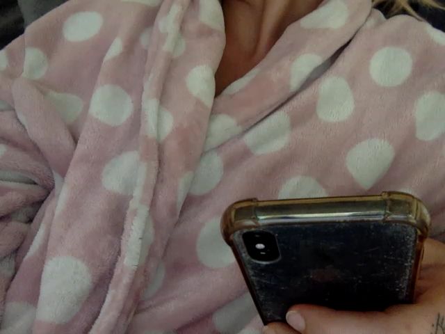 Live sex webcam photo for Blondezoe1 #269717160