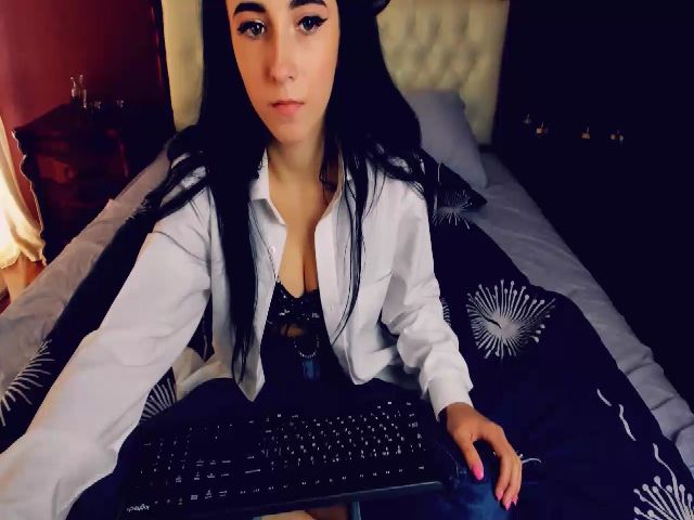 Live sex webcam photo for Taya_Roxxy #269714001