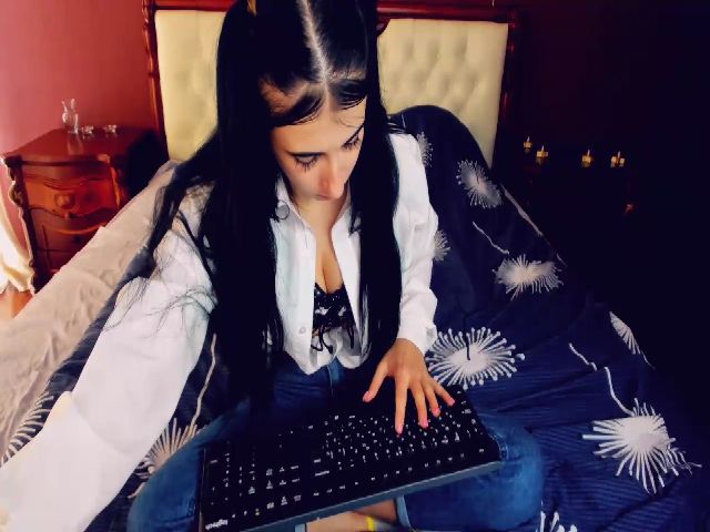 Live sex webcam photo for Taya_Roxxy #269716226