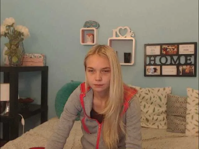 Live sex webcam photo for AnnaHappy18 #269731437