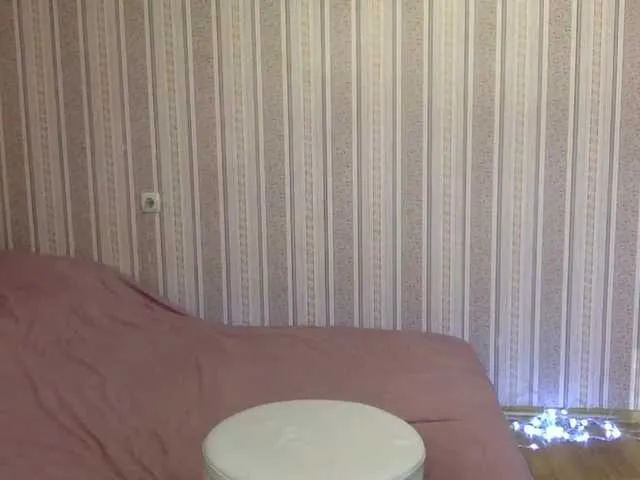 Live sex webcam photo for Emiliiaaa #269734844