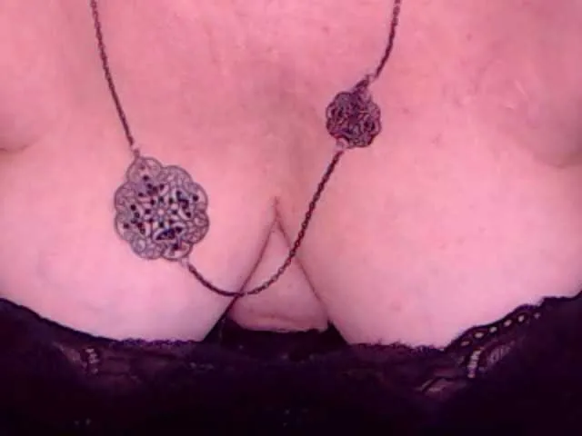 Live sex webcam photo for AlanaRichards #269730977