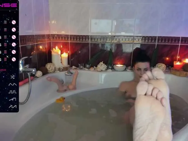 Live sex webcam photo for -Queen-Maria- #269730212