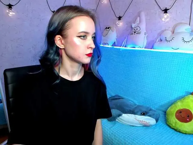 Live sex webcam photo for KiraLiLime #287990153