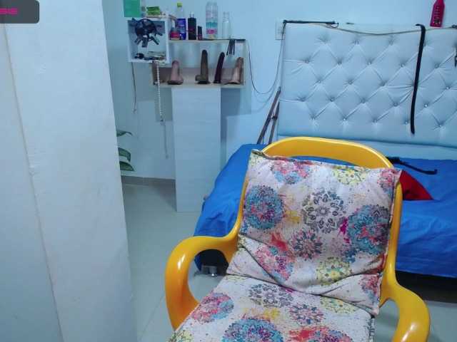 Live sex webcam photo for dirty-lady2 #269735710