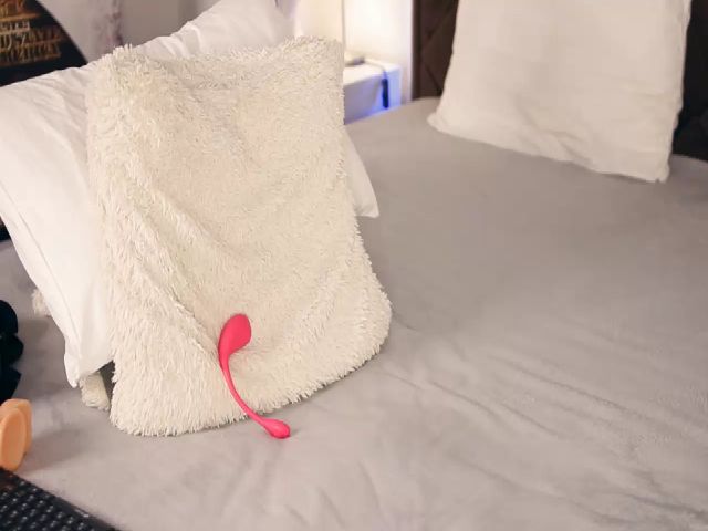 Live sex webcam photo for SashaBrie #269733007