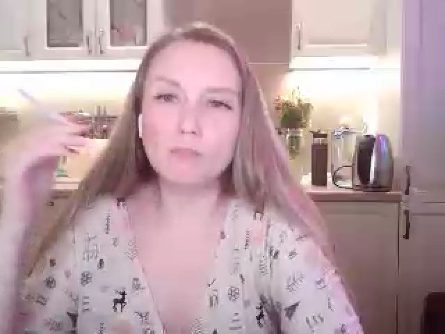 Live sex webcam photo for JaneGrey111 #269736816