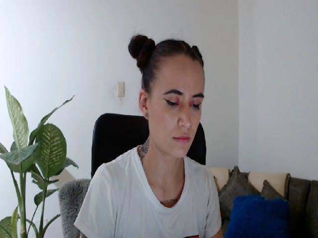 Live sex webcam photo for Avaa22_ #269729893