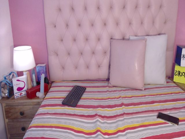 Live sex webcam photo for Crystal_Star9 #269728847