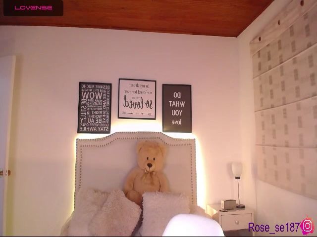 Live sex webcam photo for Rose_se #269728521