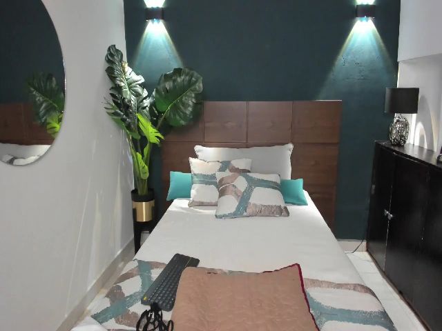 Live sex webcam photo for Manelik_benz #269801753