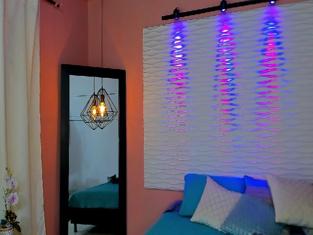 Live sex webcam photo for IsabelaBrown #269739415