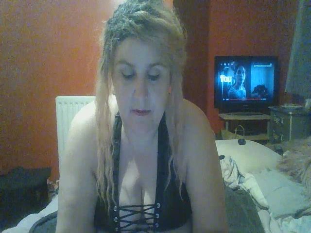 Live sex webcam photo for YUMMYMUMMY39 #269777679