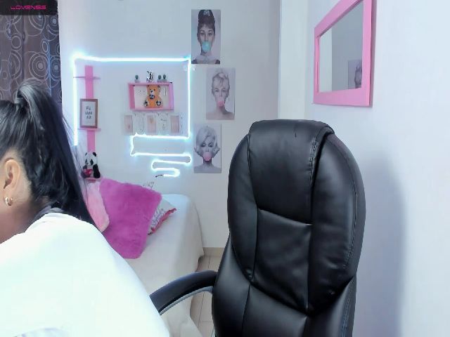 Live sex webcam photo for Paulina2700 #269736874