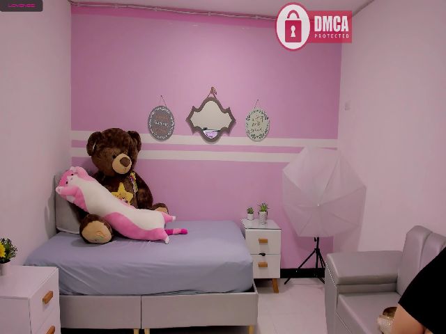 Live sex webcam photo for Anna_stars #269736542