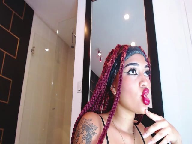 Live sex webcam photo for Scarlett_1801 #269788498