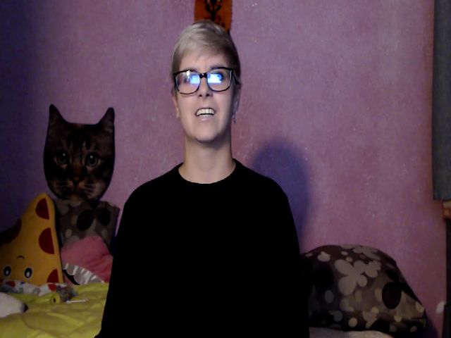 Live sex webcam photo for IamMiky #269788019