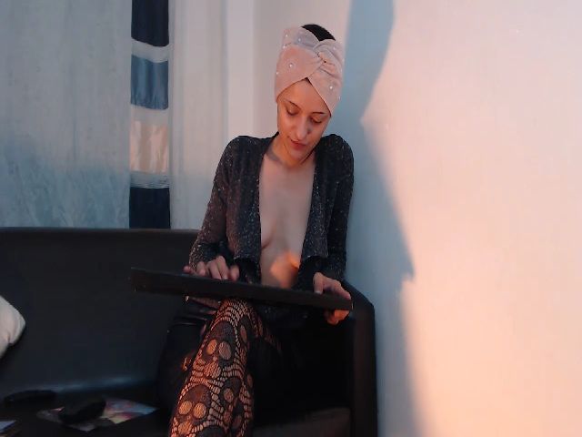 Live sex webcam photo for MishaMarie #269739283