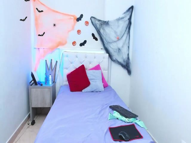 Live sex webcam photo for Arianna_sexyy #269736226