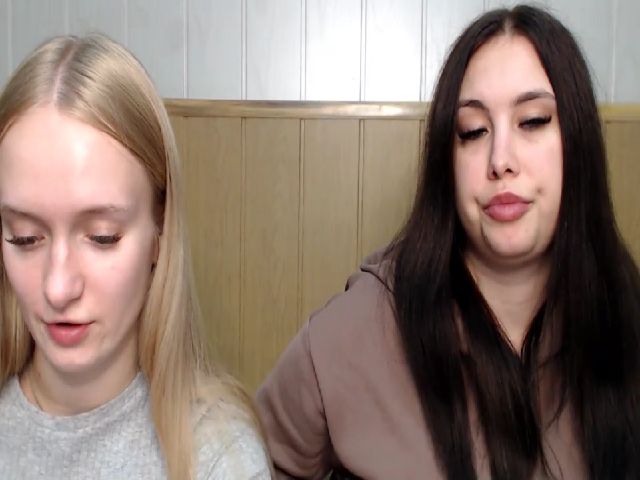 Live sex webcam photo for EmillyWillis #269734253
