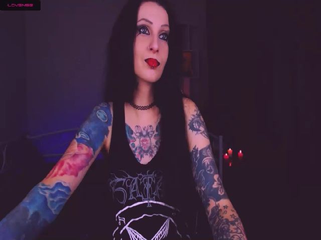 Live sex webcam photo for MarthaKatze #269805853