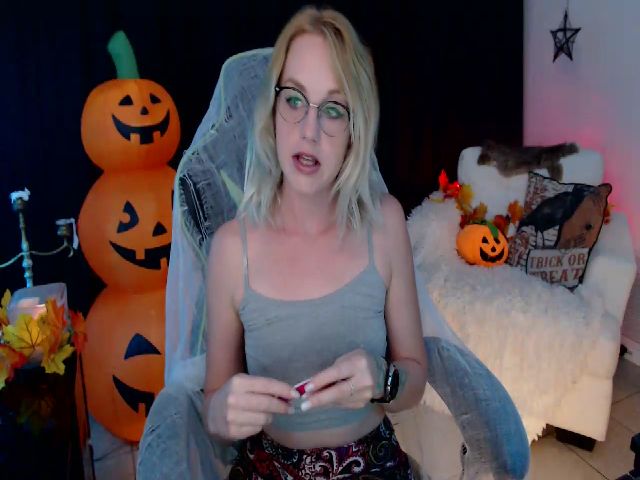Live sex webcam photo for KinzySuicide #269738714
