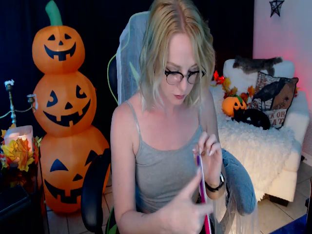 Live sex webcam photo for KinzySuicide #269746726
