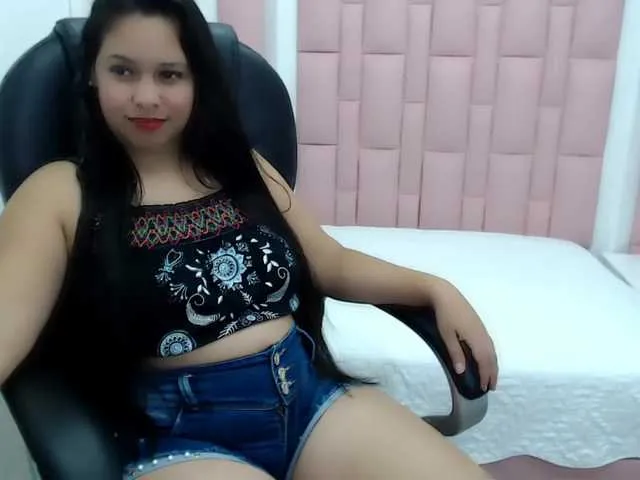Live sex webcam photo for MollyPatrick2 #269725936